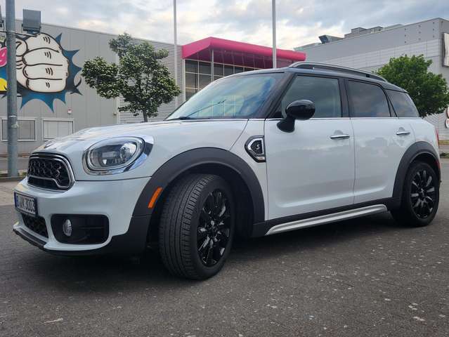 Left Hand Drive MINI COUNTRYMAN Cooper S Automatic showroom photo - Thumbnail 2