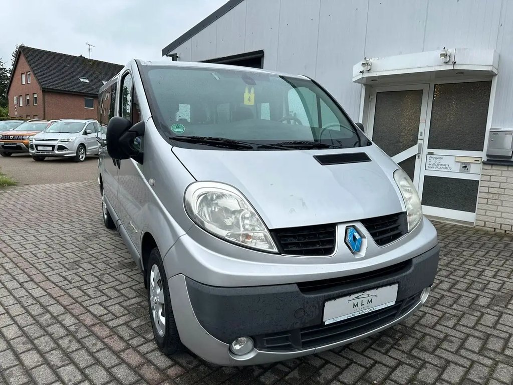 Left Hand Drive RENAULT TRAFIC Combi 2.0 dCi Expression 115 for sale