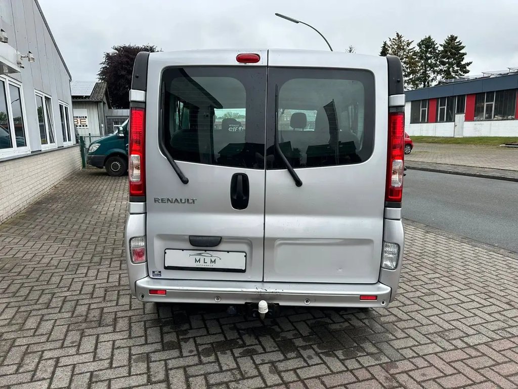 Left Hand Drive RENAULT TRAFIC gallery photo