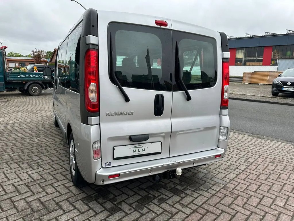 Left Hand Drive RENAULT TRAFIC gallery photo