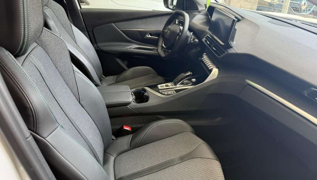 Left Hand Drive PEUGEOT 3008 gallery photo