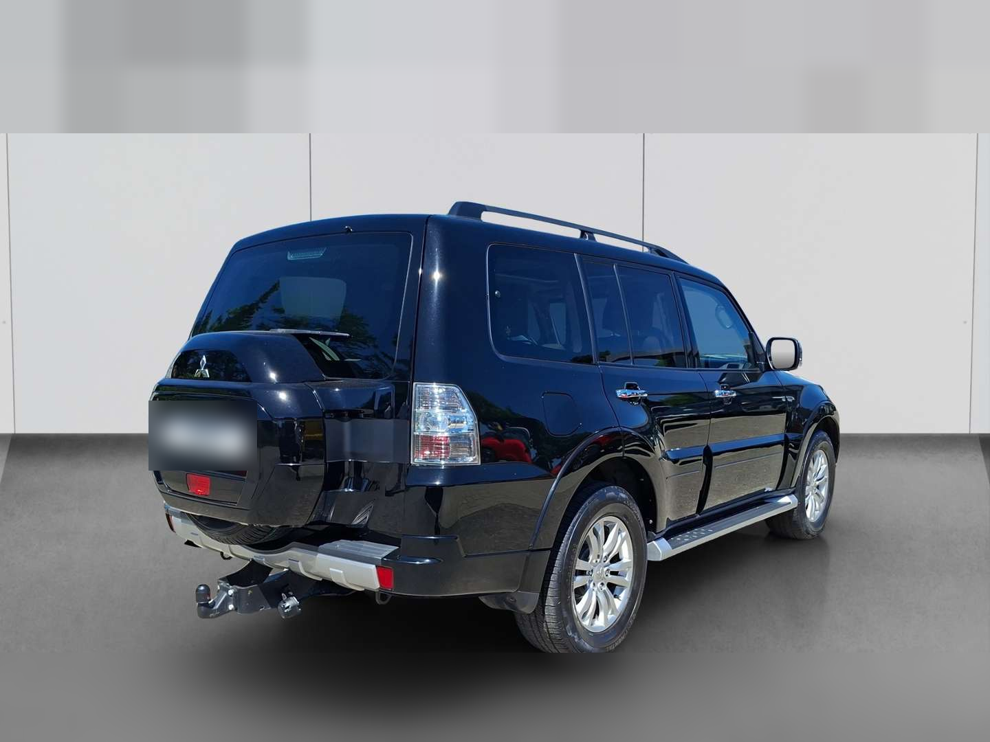 Left Hand Drive MITSUBISHI PAJERO 3.2 DI-D LWB TOP Automatic 7 Pl. for sale