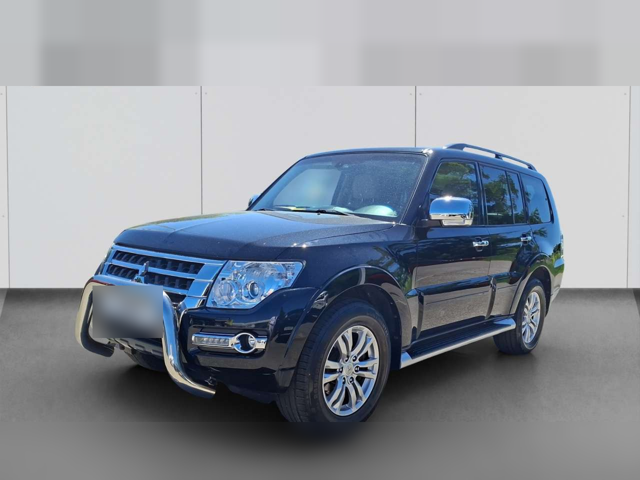 Left Hand Drive MITSUBISHI PAJERO gallery photo