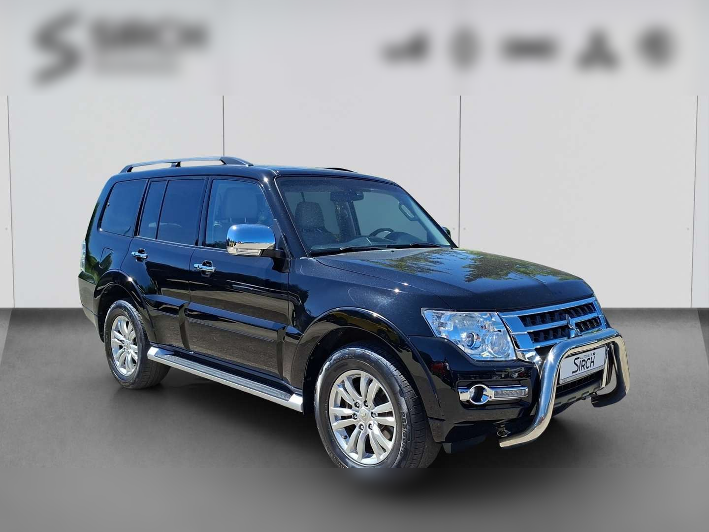 Left Hand Drive MITSUBISHI PAJERO gallery photo