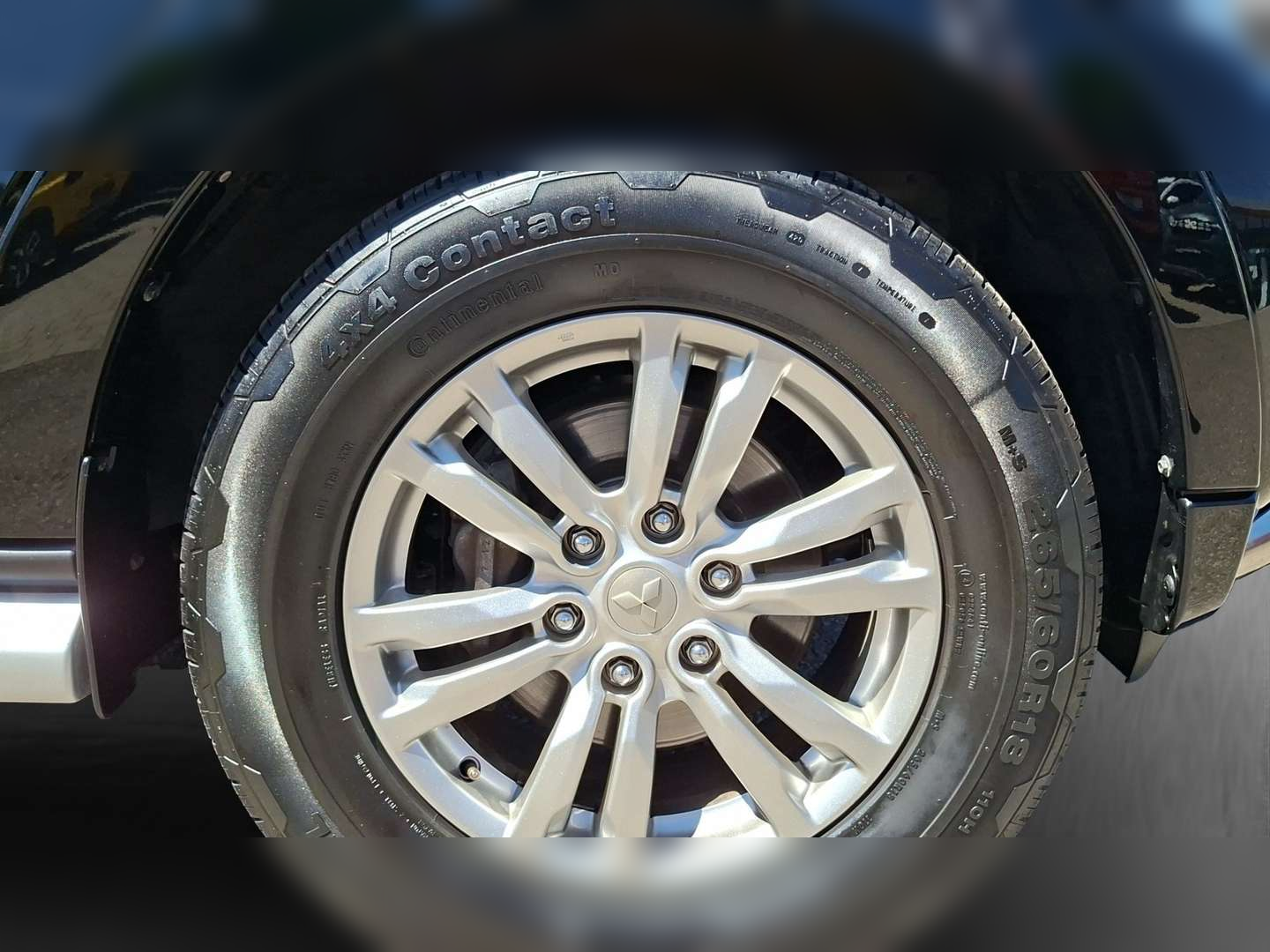 Left Hand Drive MITSUBISHI PAJERO gallery photo