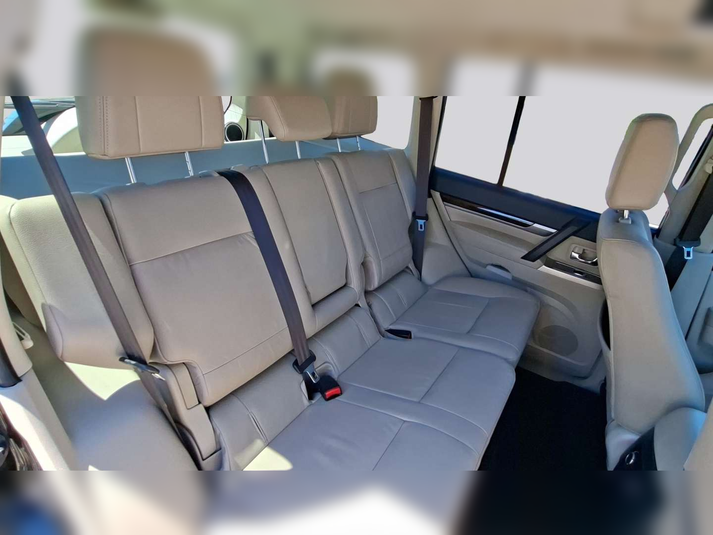 Left Hand Drive MITSUBISHI PAJERO gallery photo
