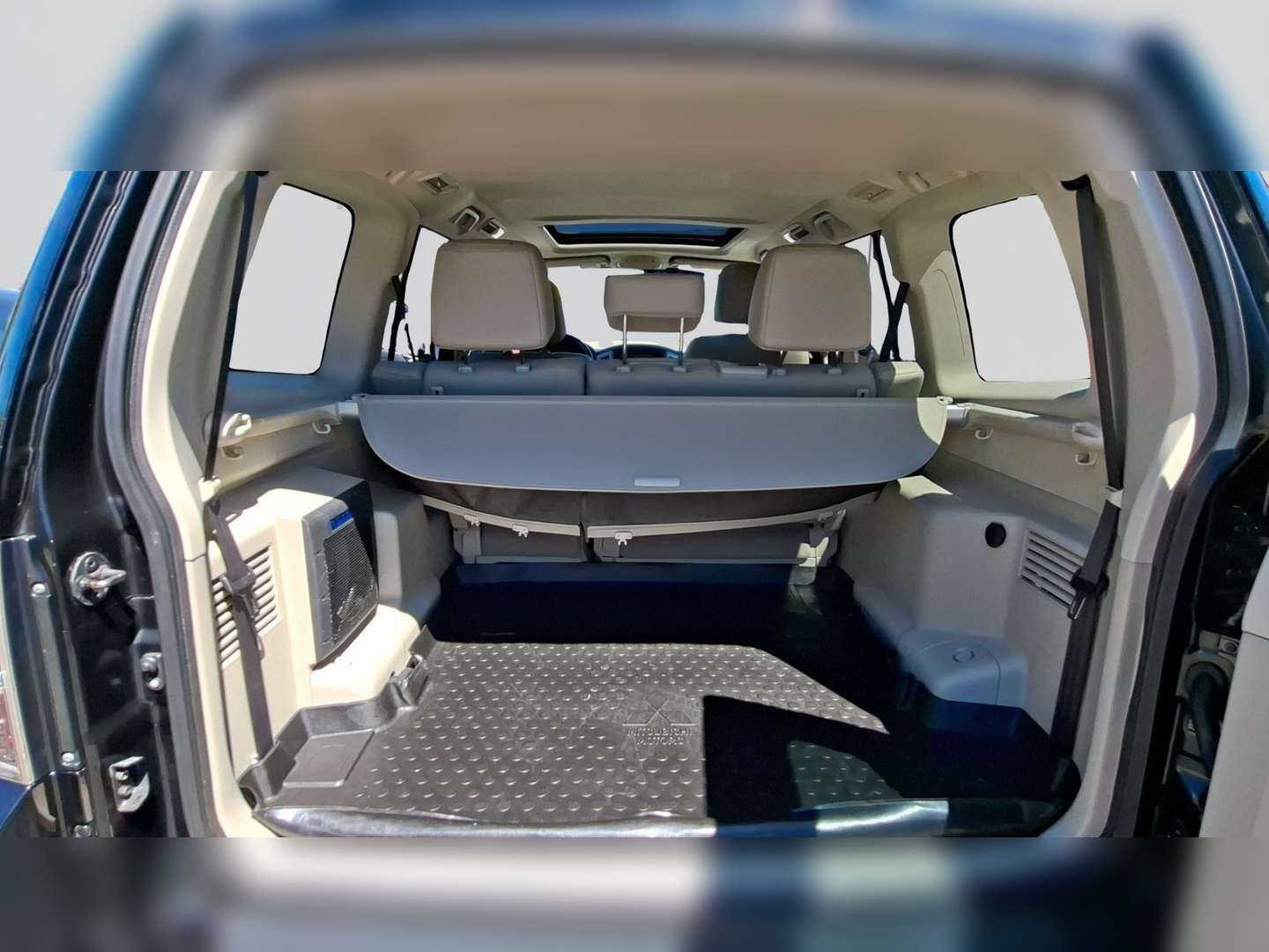 Left Hand Drive MITSUBISHI PAJERO gallery photo