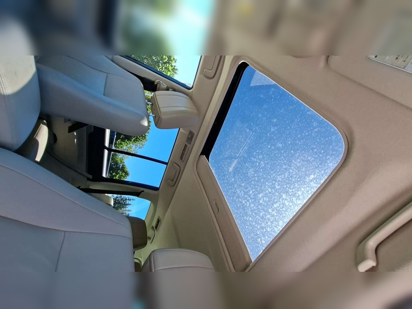 Left Hand Drive MITSUBISHI PAJERO gallery photo