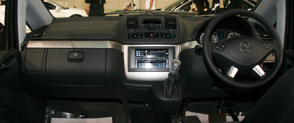 Left Hand Drive MERCEDES VITO gallery photo