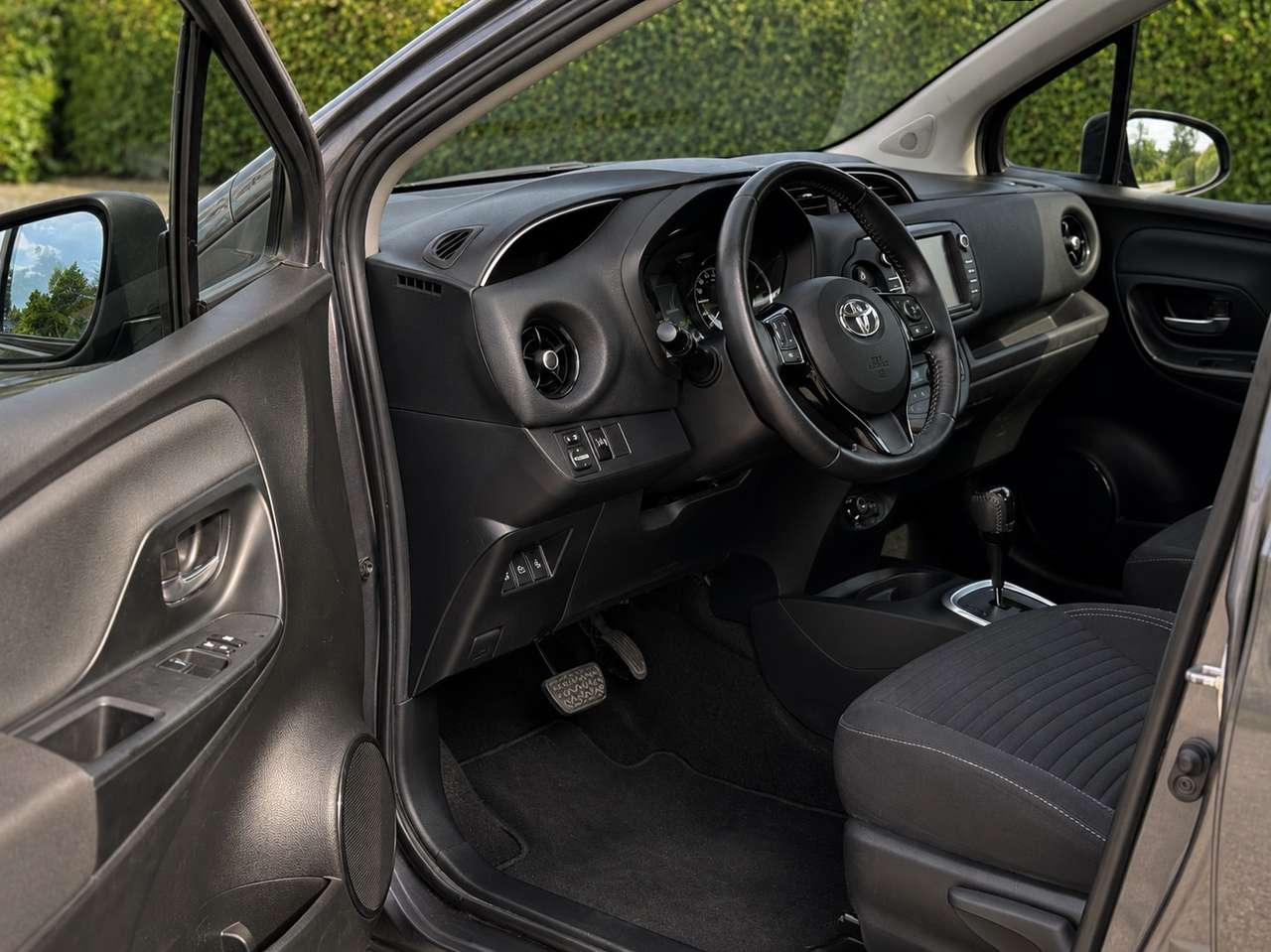Left Hand Drive TOYOTA YARIS gallery photo