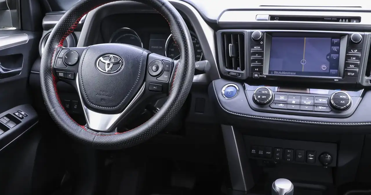 Left Hand Drive TOYOTA RAV 4 gallery photo