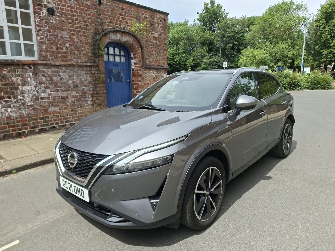 Left Hand Drive NISSAN QASHQAI gallery photo