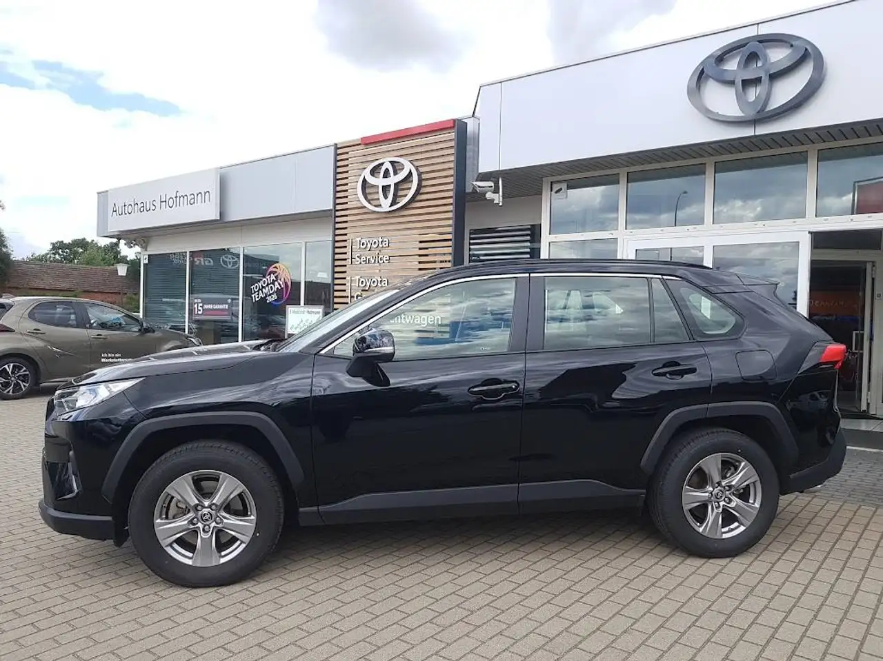 Left Hand Drive TOYOTA RAV 4 gallery photo