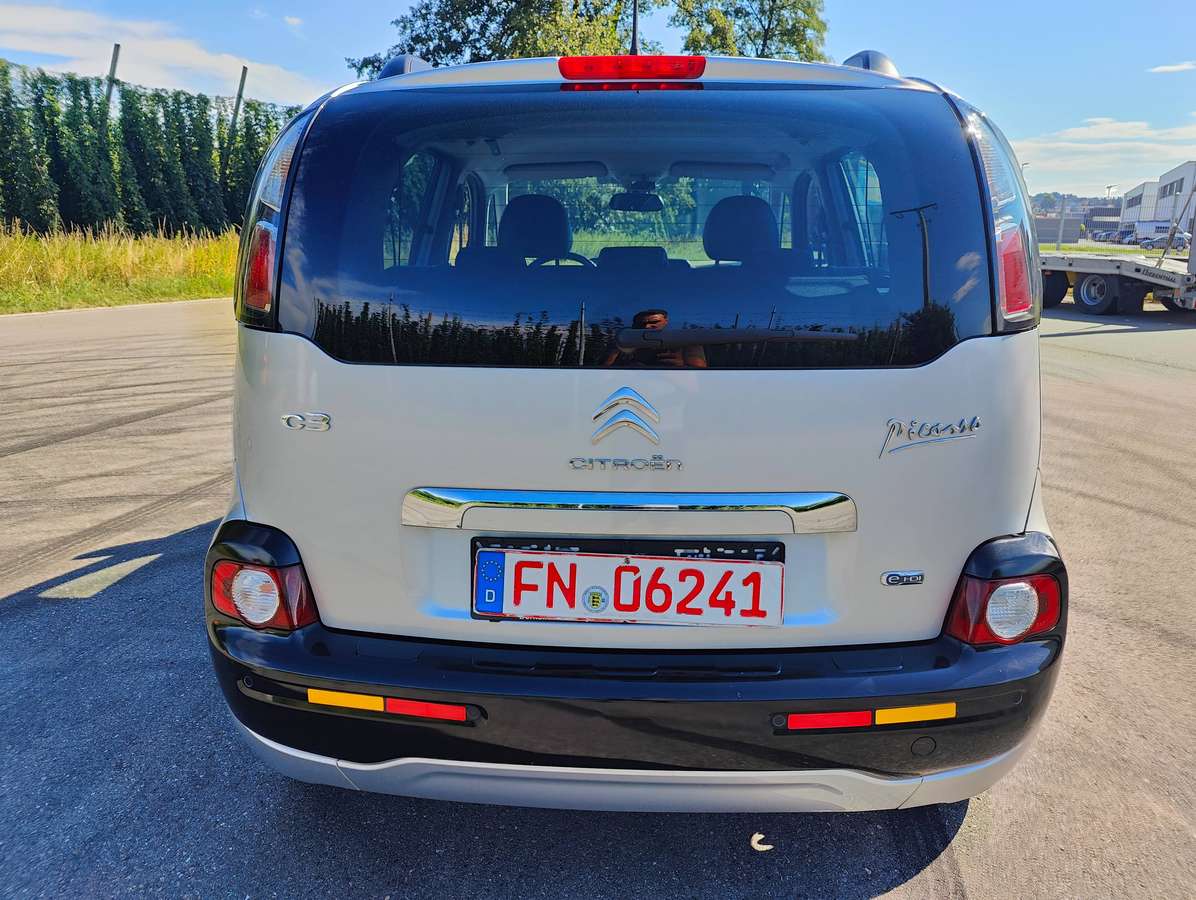 Left Hand Drive CITROEN C3 PICASSO gallery photo