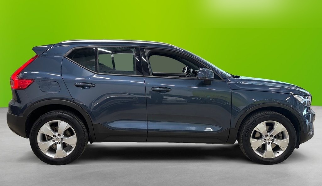 Left Hand Drive VOLVO XC40 gallery photo