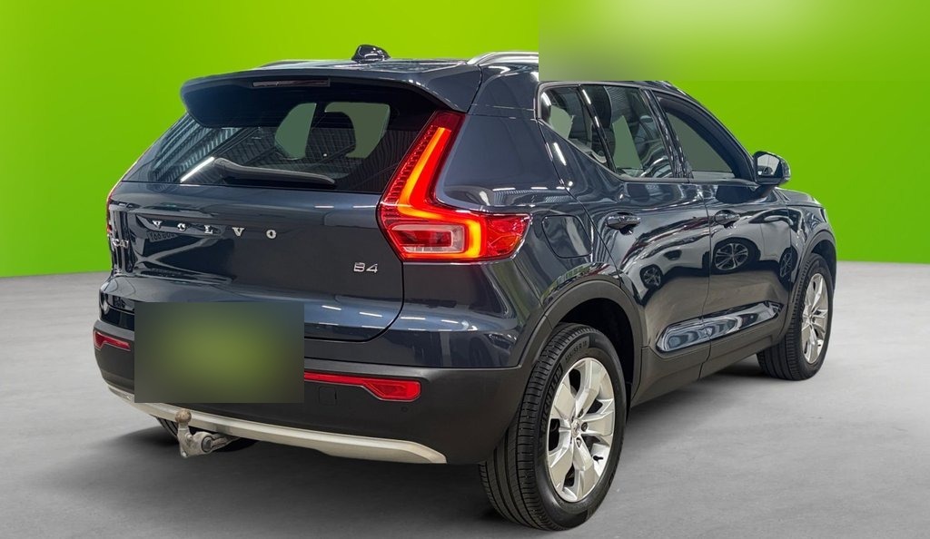 Left Hand Drive VOLVO XC40 gallery photo