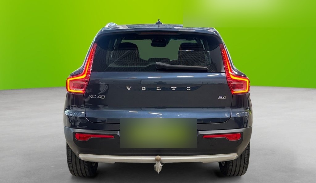 Left Hand Drive VOLVO XC40 gallery photo