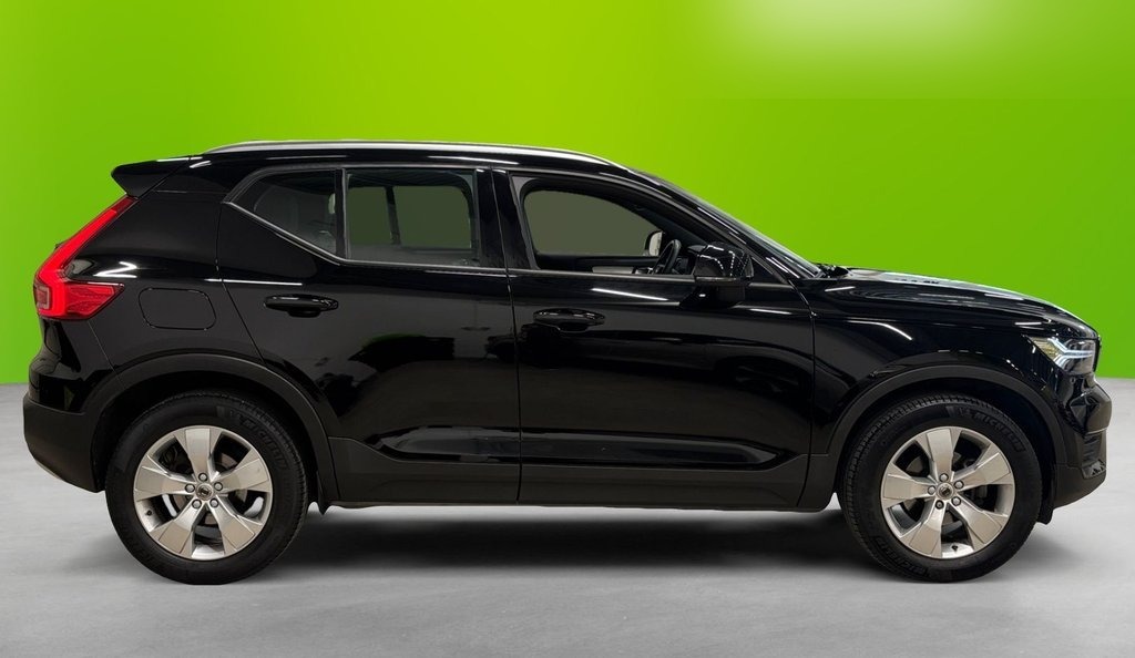 Left Hand Drive VOLVO XC40 gallery photo