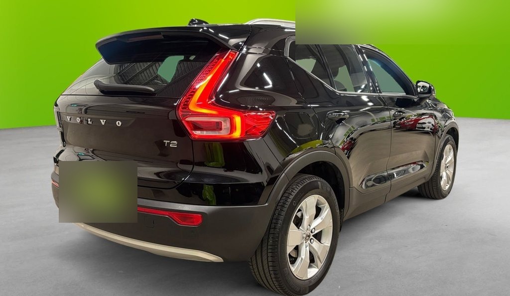 Left Hand Drive VOLVO XC40 gallery photo