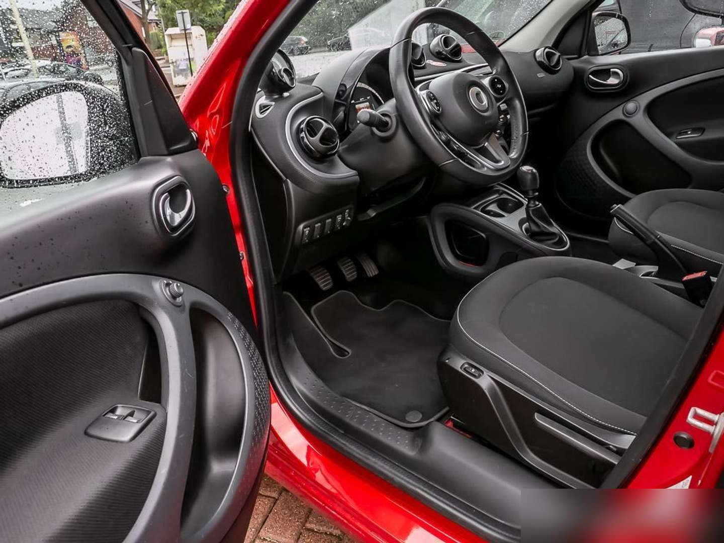 Left Hand Drive SMART FORFOUR 66kW Turbo, Sliding Roof, Nav, Black Edition for sale