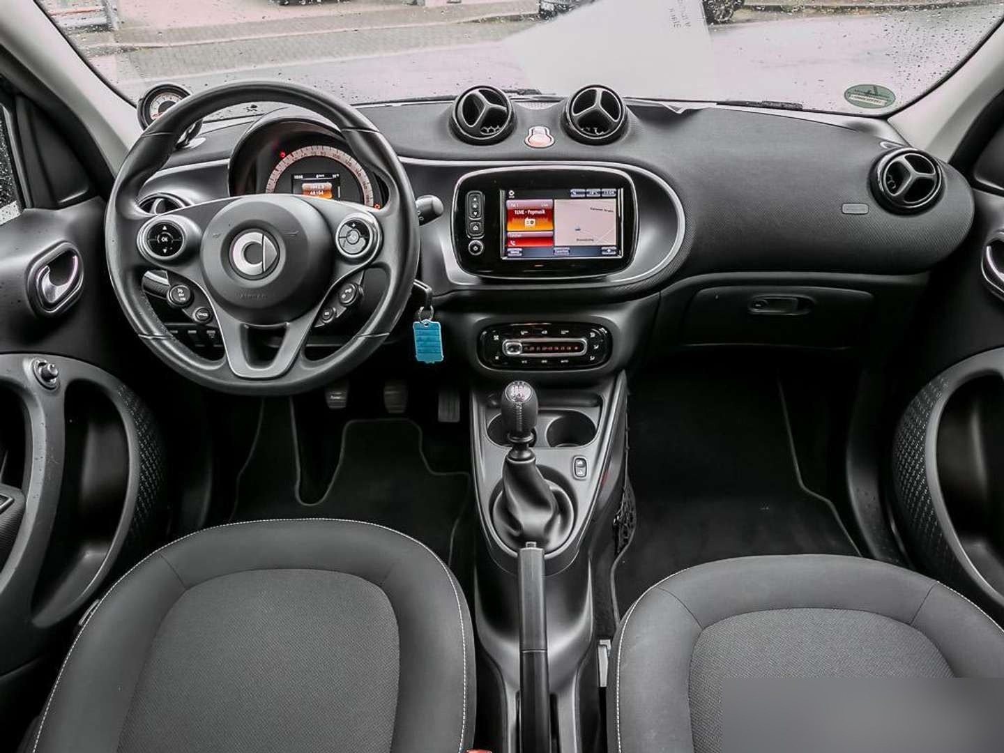 Left Hand Drive SMART FORFOUR gallery photo
