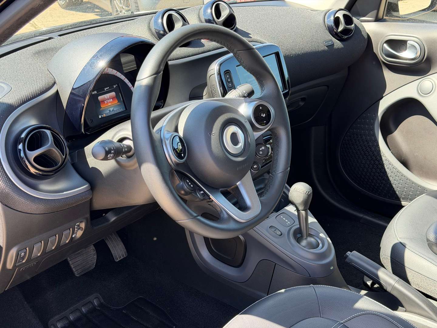 Left Hand Drive SMART FORFOUR gallery photo