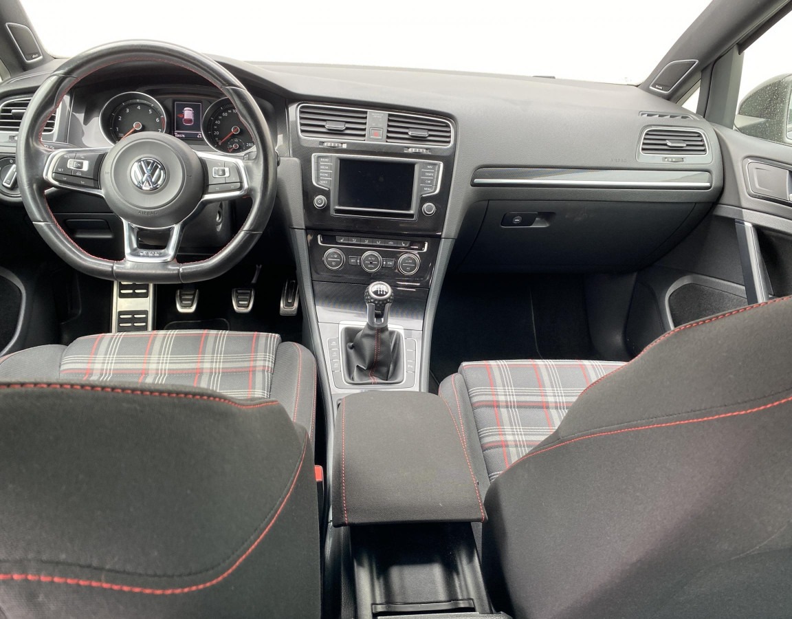 Left Hand Drive VOLKSWAGEN GOLF gallery photo