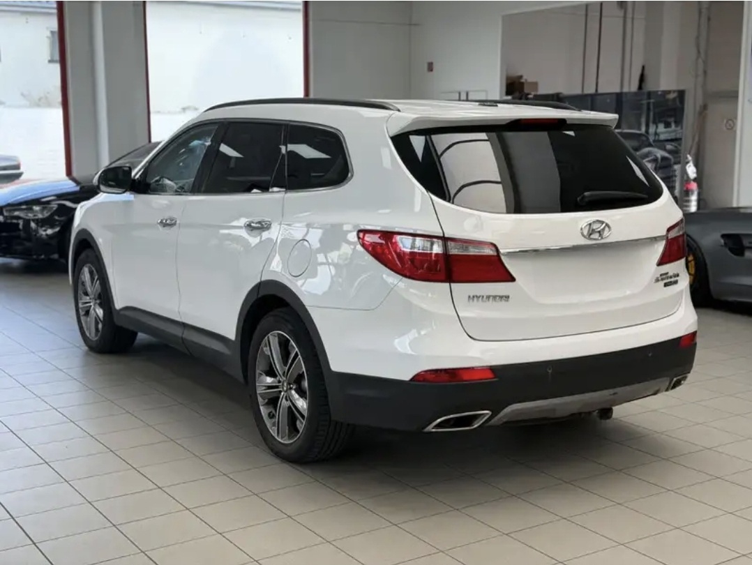 Left Hand Drive HYUNDAI SANTA FE gallery photo