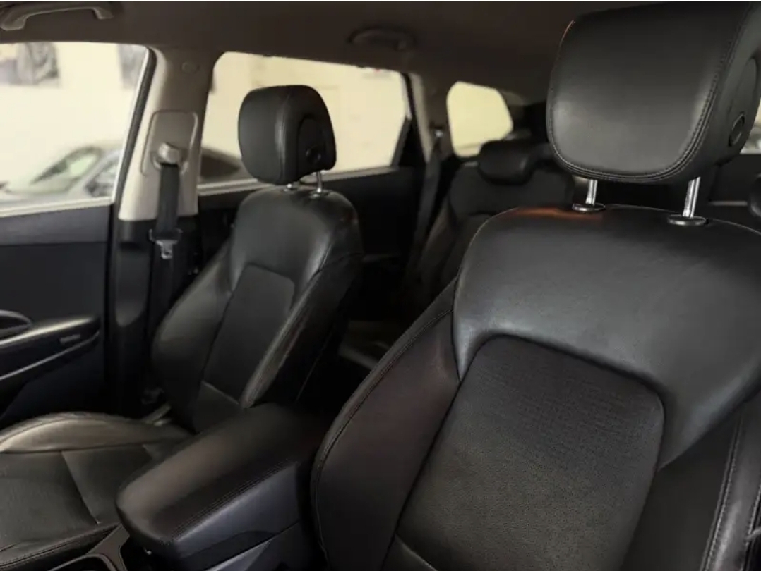 Left Hand Drive HYUNDAI SANTA FE gallery photo