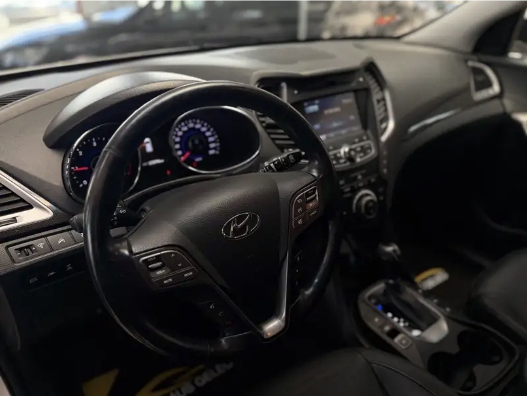 Left Hand Drive HYUNDAI SANTA FE gallery photo