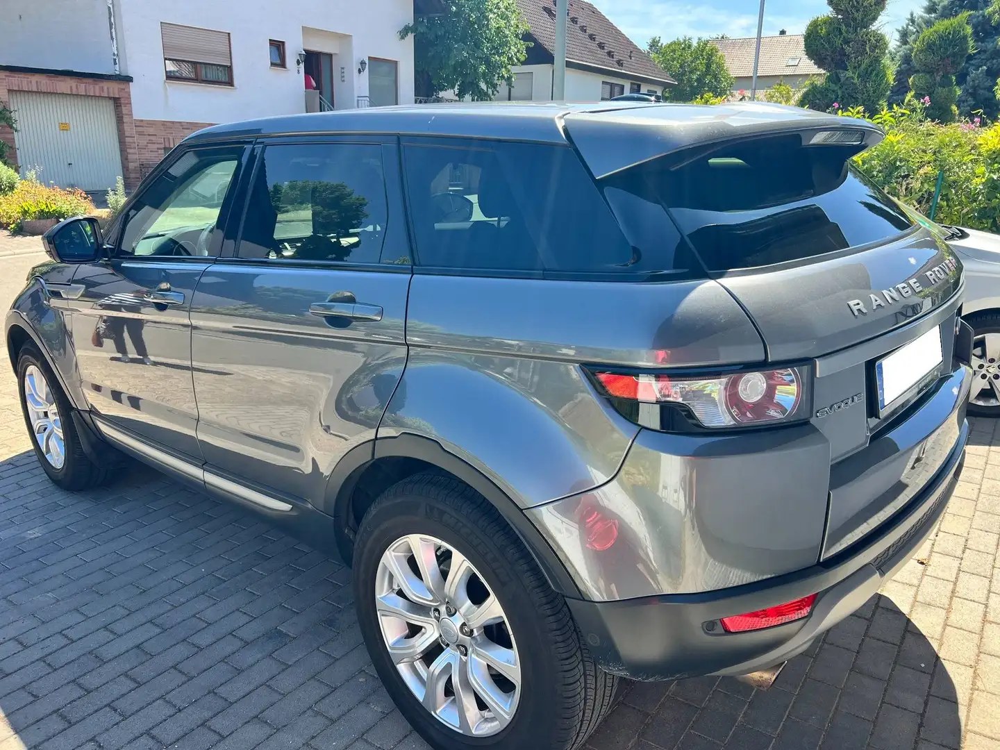 Left Hand Drive LANDROVER RANGE ROVER EVOQUE gallery photo