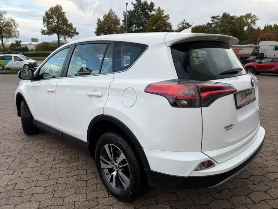 Left Hand Drive TOYOTA RAV4 gallery photo