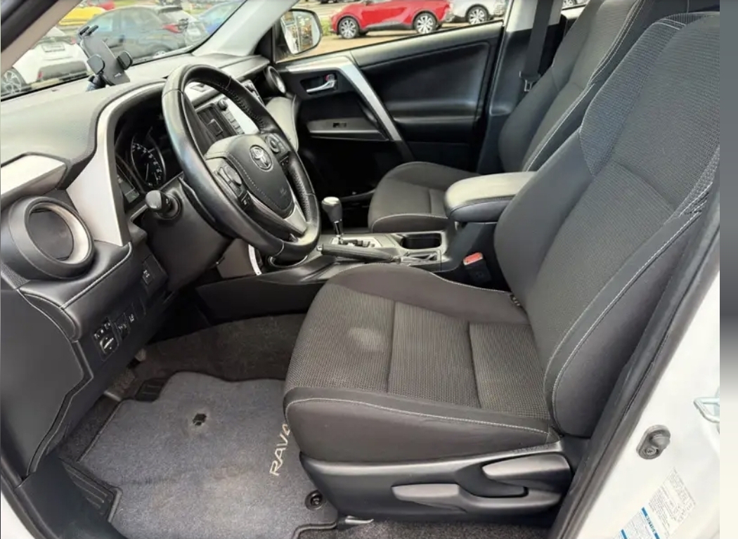 Left Hand Drive TOYOTA RAV4 gallery photo