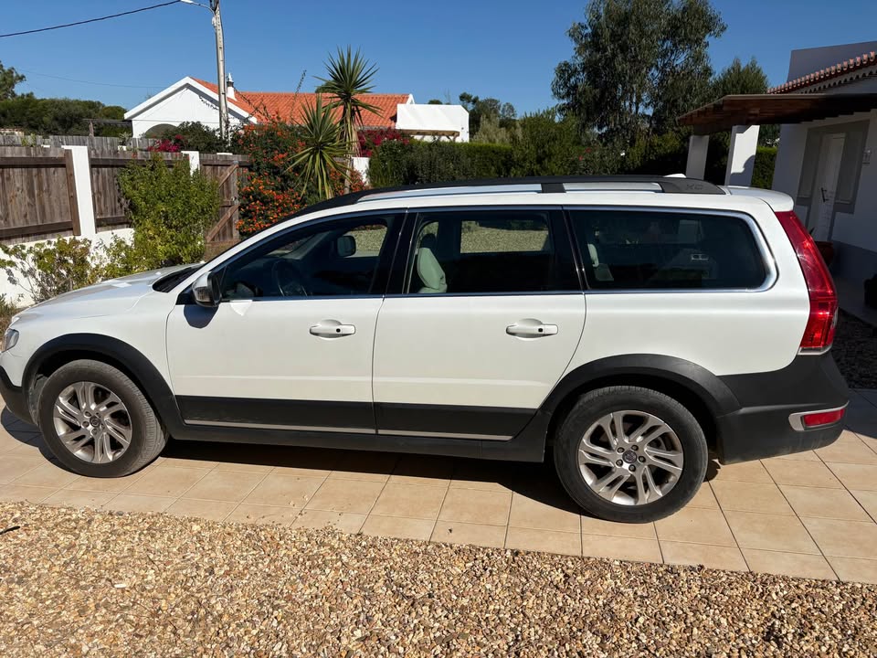Left Hand Drive VOLVO XC70 gallery photo