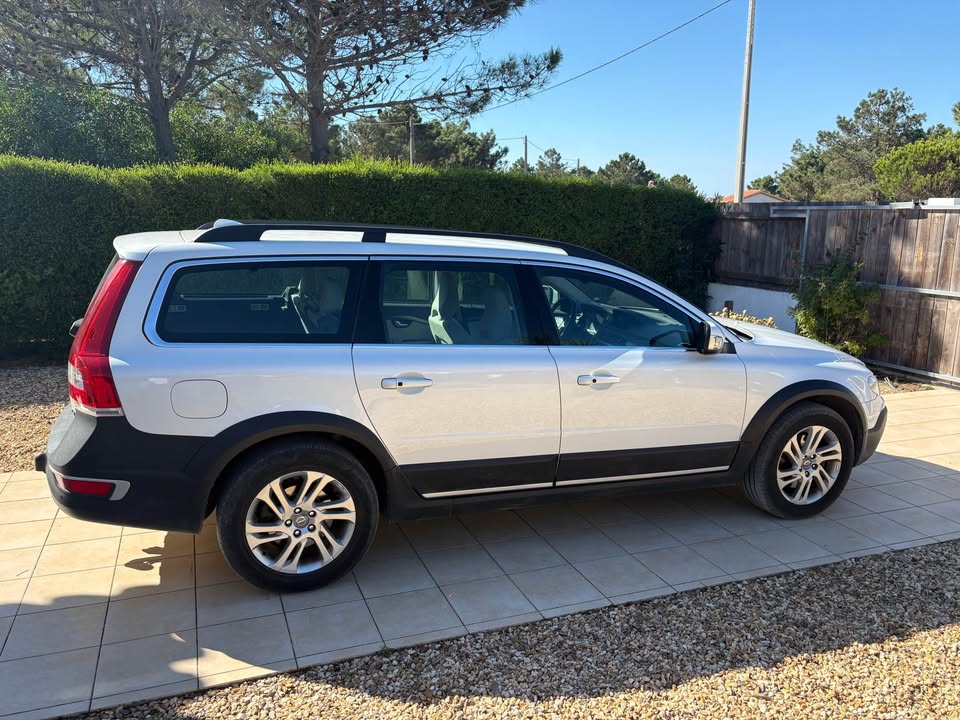 Left Hand Drive VOLVO XC70 gallery photo