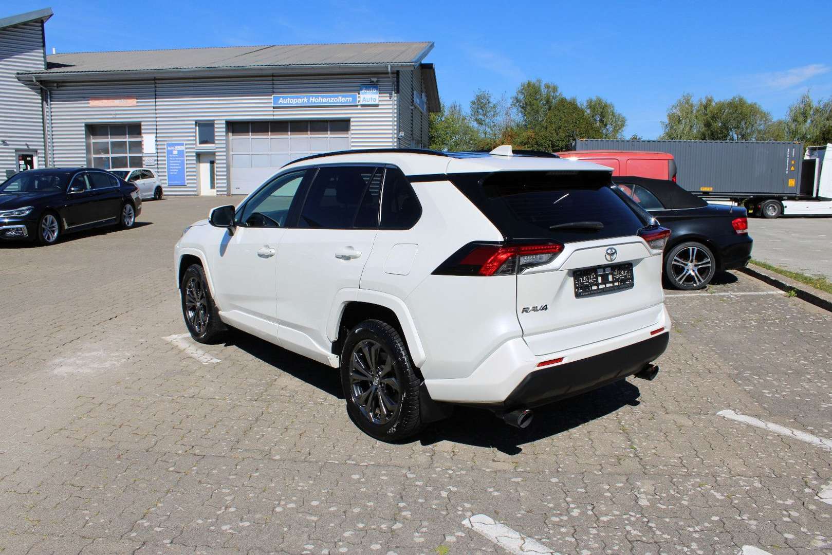 Left Hand Drive TOYOTA RAV4 gallery photo
