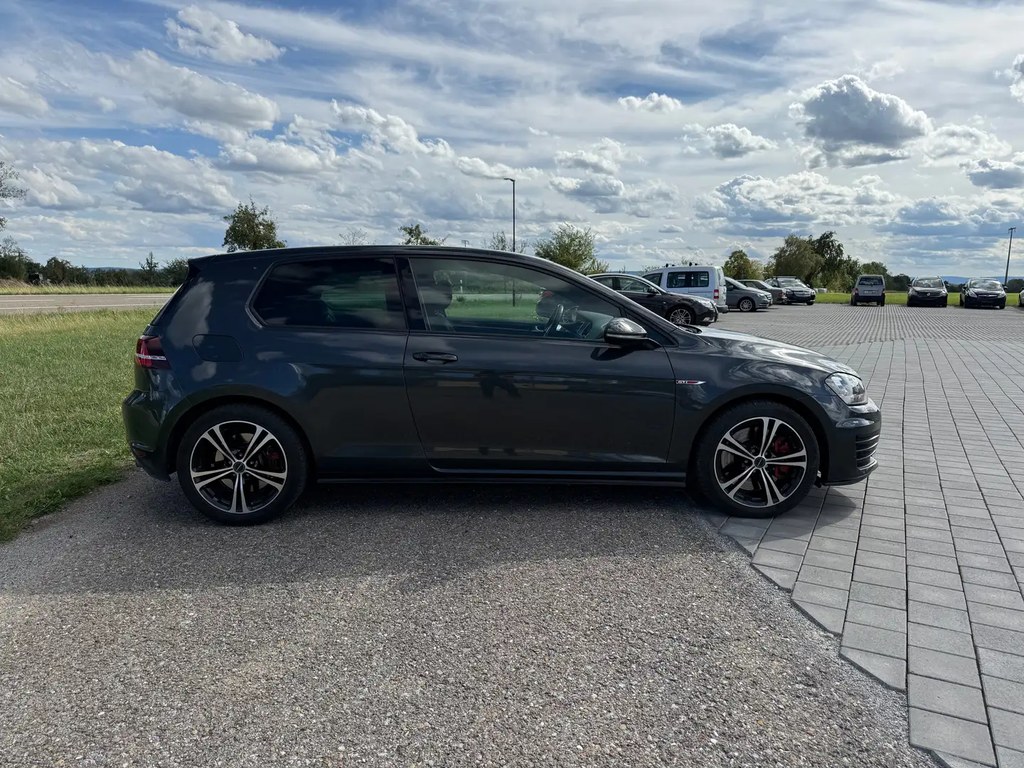 Left Hand Drive VOLKSWAGEN GOLF gallery photo