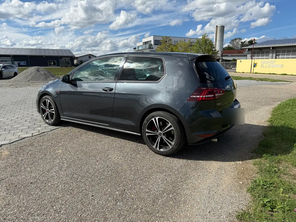 Left Hand Drive VOLKSWAGEN GOLF gallery photo