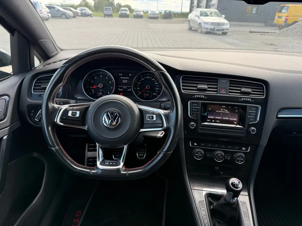 Left Hand Drive VOLKSWAGEN GOLF gallery photo
