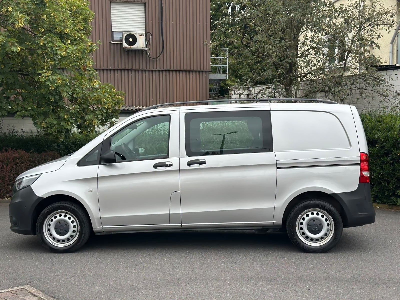 Left Hand Drive MERCEDES VITO gallery photo