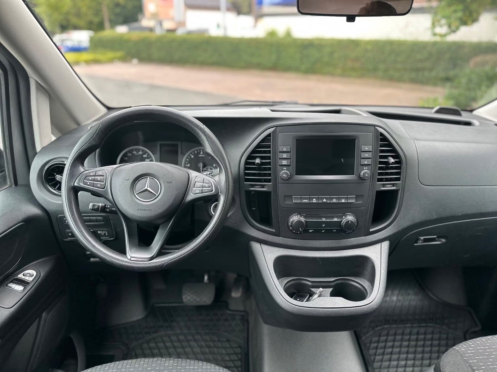 Left Hand Drive MERCEDES VITO gallery photo