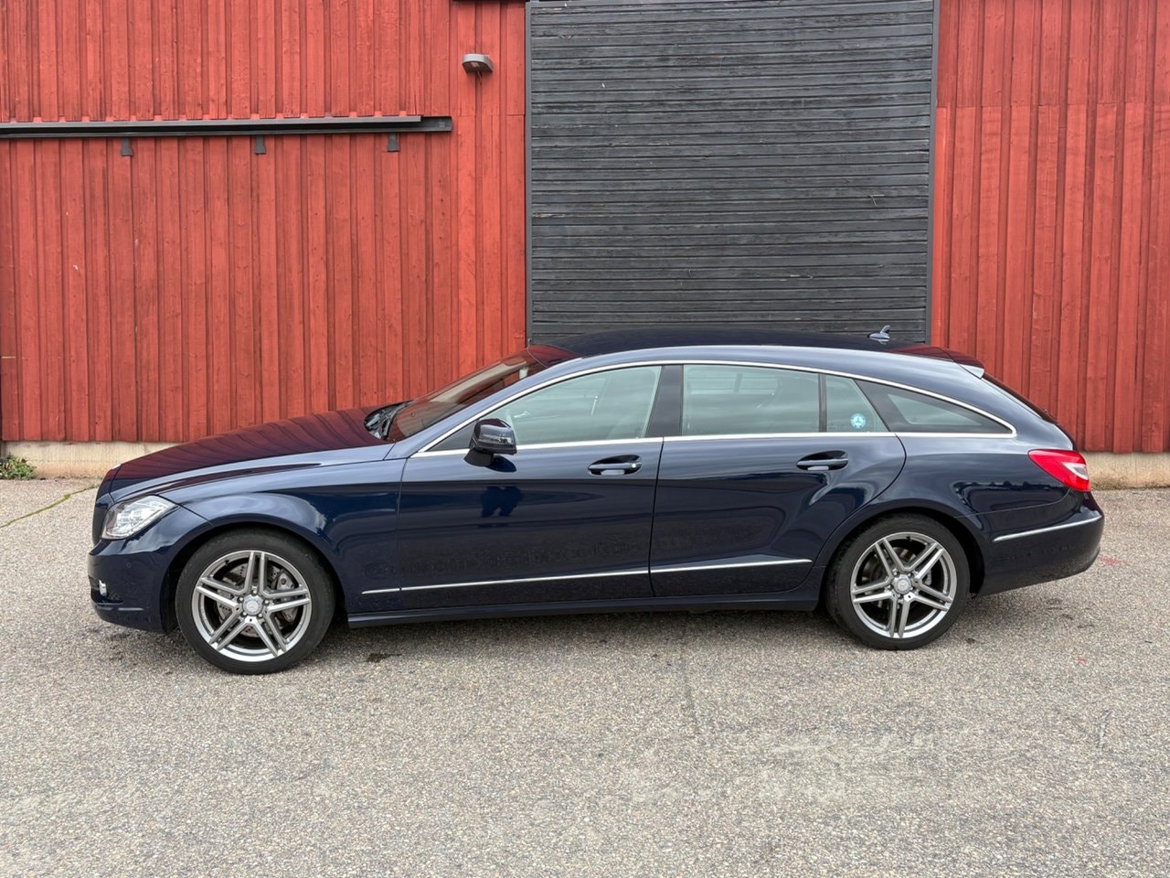 Left Hand Drive MERCEDES CLS gallery photo