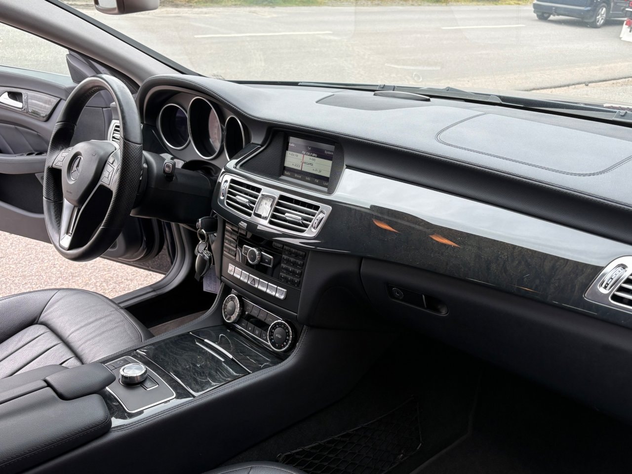 Left Hand Drive MERCEDES CLS gallery photo