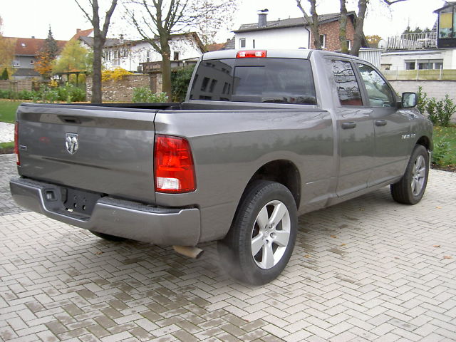 Left hand drive DODGE RAM 5.7 V8 1500 Quad Cab