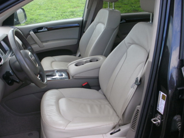 Left hand drive car AUDI Q7 (01/06/2007) - 