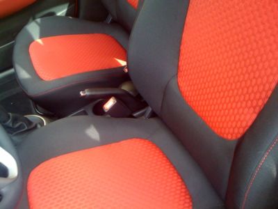 left hand drive HYUNDAI i20 (01/03/2010) -  