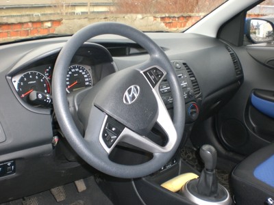 Left hand drive car HYUNDAI i20 (01/02/2010) - 