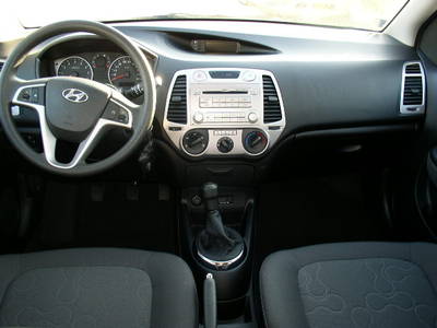 Left hand drive car HYUNDAI i20 (01/05/2011) - 