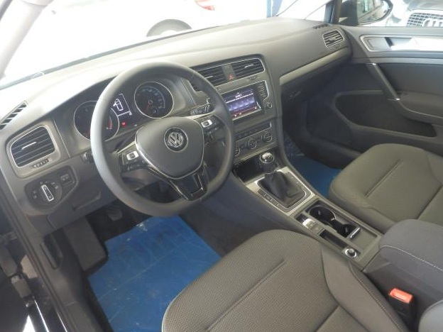 Left hand drive car VOLKSWAGEN GOLF (01/03/2013) - 