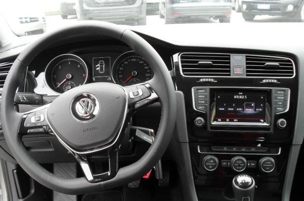 Left hand drive car VOLKSWAGEN GOLF (01/03/2013) - 